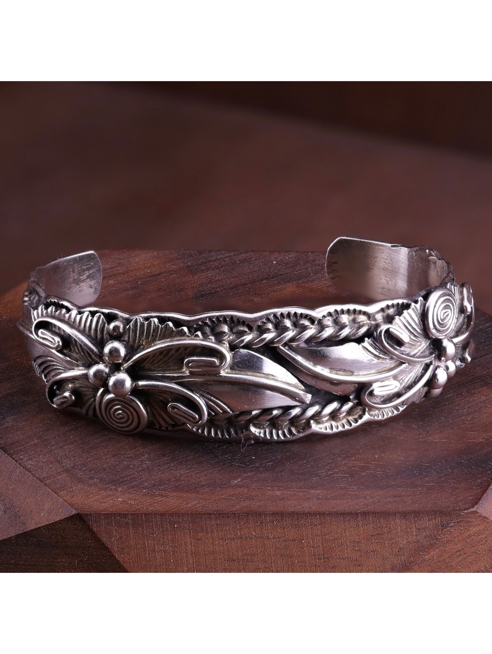 Vintage Navajo Sterling Silver Repousse Leaf Cuff Bracelet Robert Lincoln 6.5"